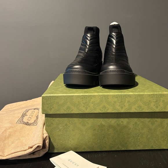 BRAND NEW IN BOX GUCCI MATELASSE CHELSEA BOOTS 35.5 (Size 6) QUILTED - Picture 4 of 5